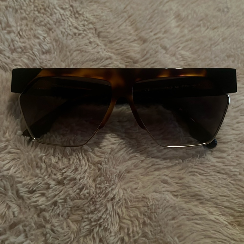 Victoria Beckham brand new sunglasses. VB622S style. Didn’t look good on me.